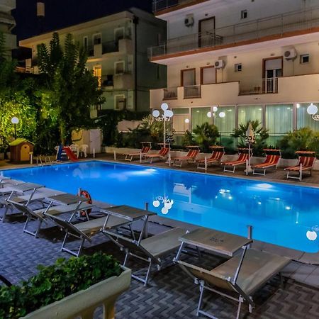 רימיני Hotel Beverly מראה חיצוני תמונה