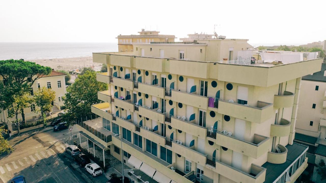 רימיני Hotel Beverly מראה חיצוני תמונה