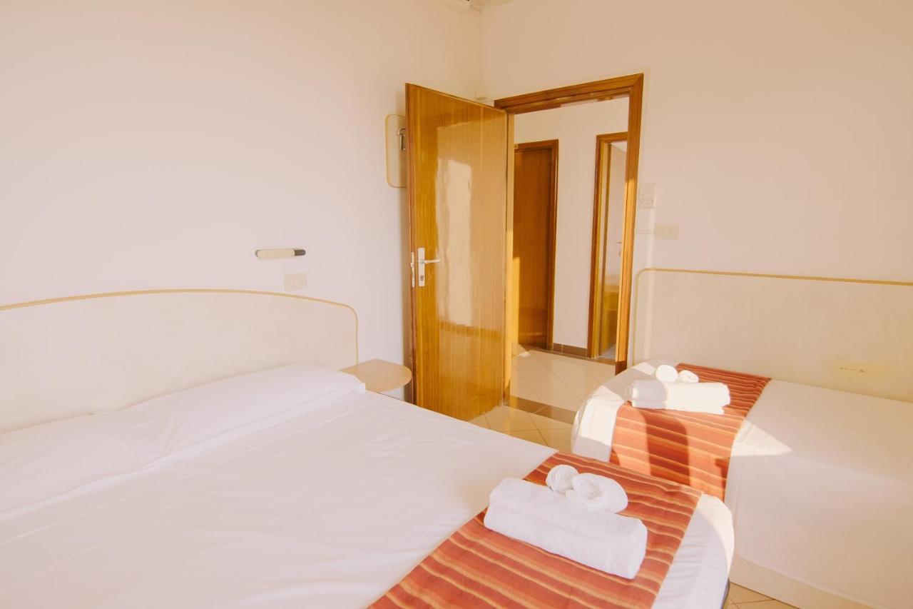 רימיני Hotel Beverly מראה חיצוני תמונה