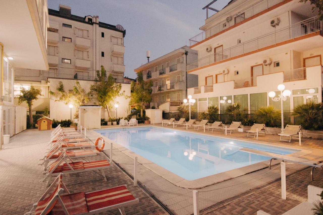 רימיני Hotel Beverly מראה חיצוני תמונה