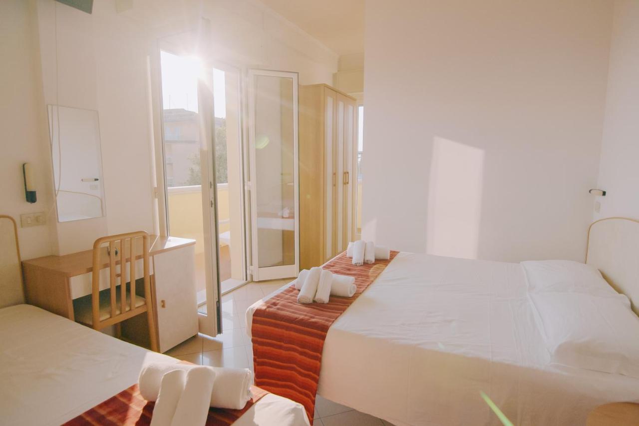 רימיני Hotel Beverly מראה חיצוני תמונה