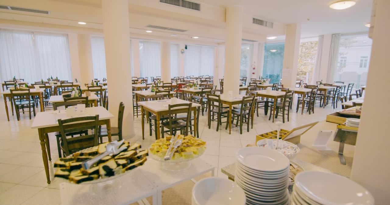 רימיני Hotel Beverly מראה חיצוני תמונה
