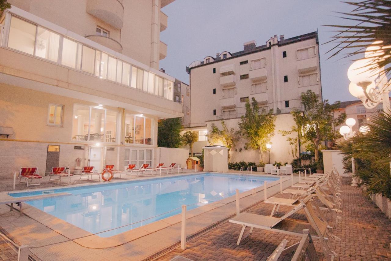 רימיני Hotel Beverly מראה חיצוני תמונה