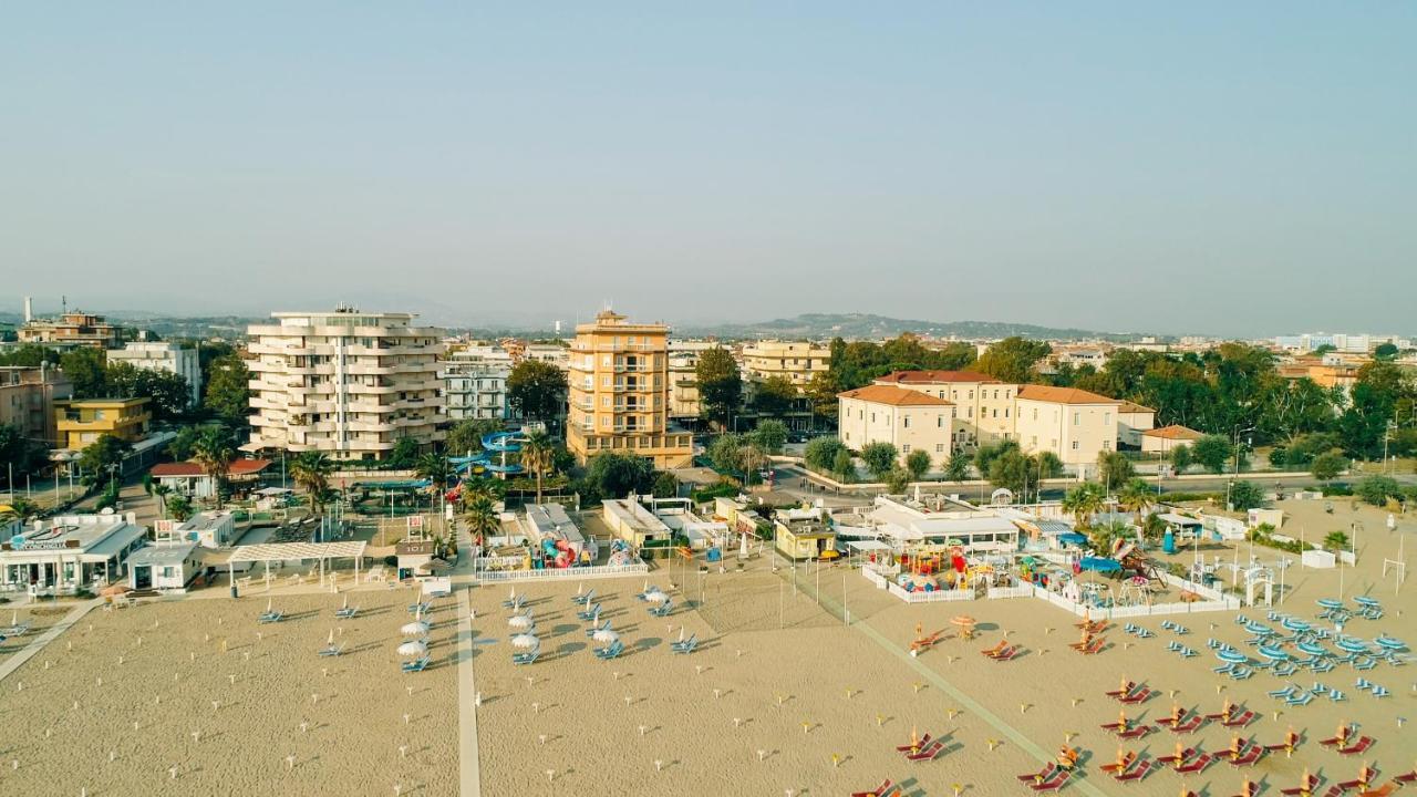 רימיני Hotel Beverly מראה חיצוני תמונה