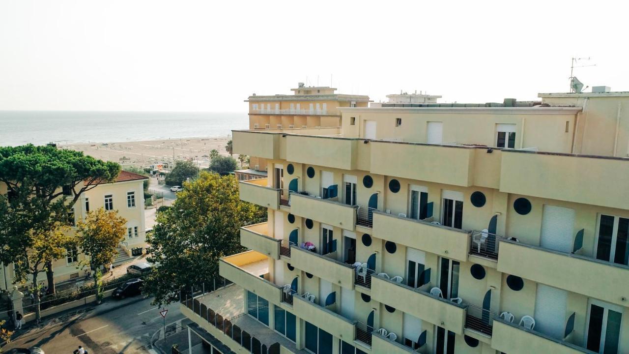 רימיני Hotel Beverly מראה חיצוני תמונה