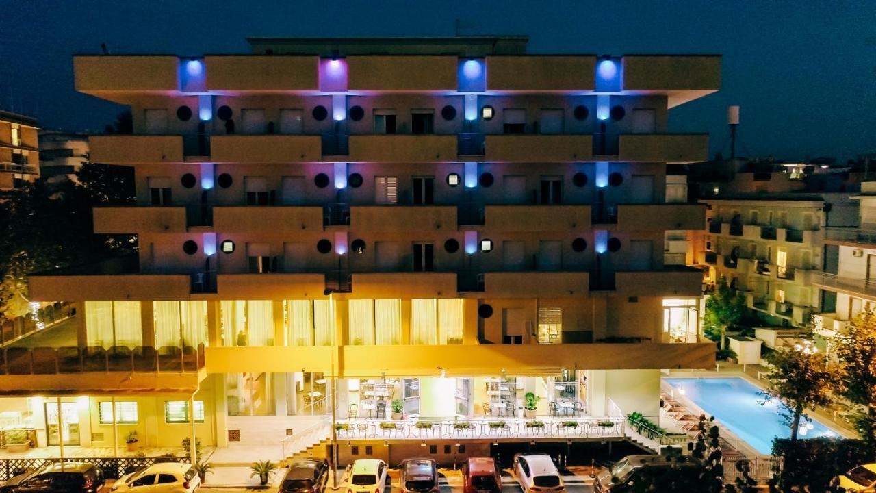 רימיני Hotel Beverly מראה חיצוני תמונה