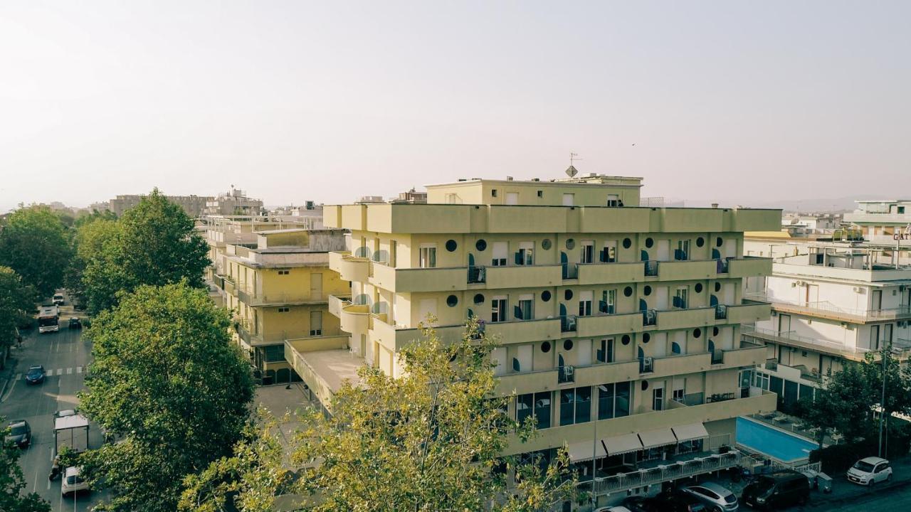 רימיני Hotel Beverly מראה חיצוני תמונה
