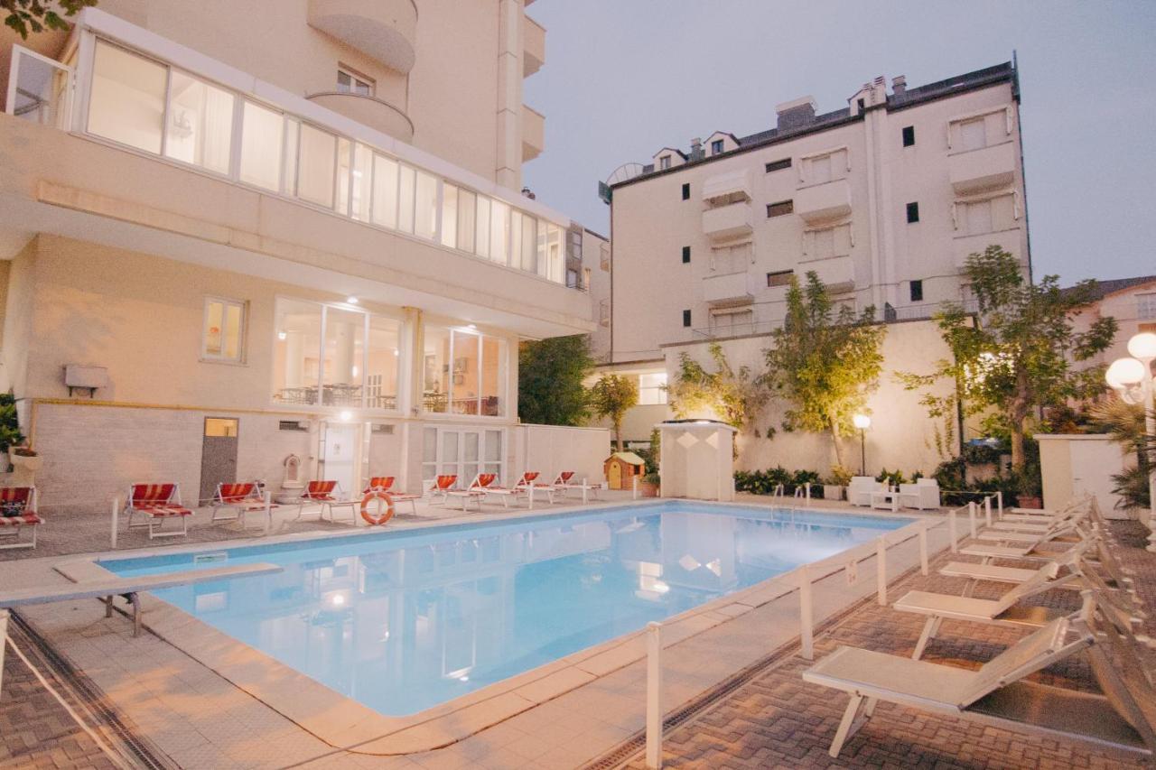 רימיני Hotel Beverly מראה חיצוני תמונה