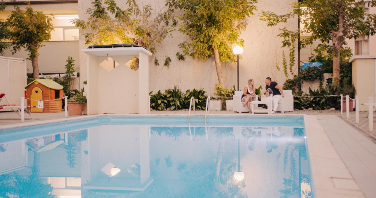 רימיני Hotel Beverly מראה חיצוני תמונה