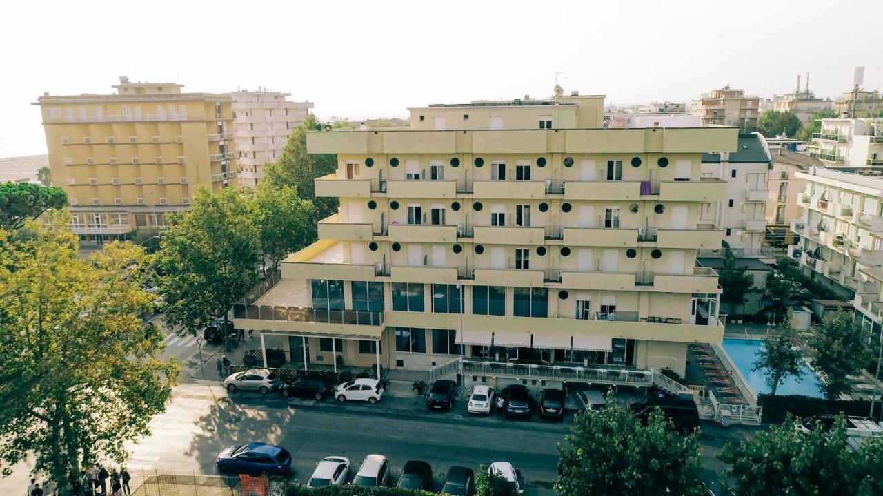 רימיני Hotel Beverly מראה חיצוני תמונה