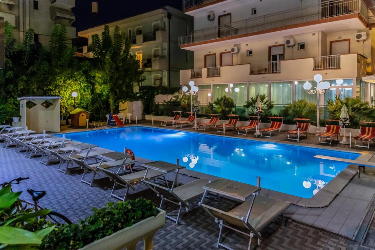 רימיני Hotel Beverly מראה חיצוני תמונה