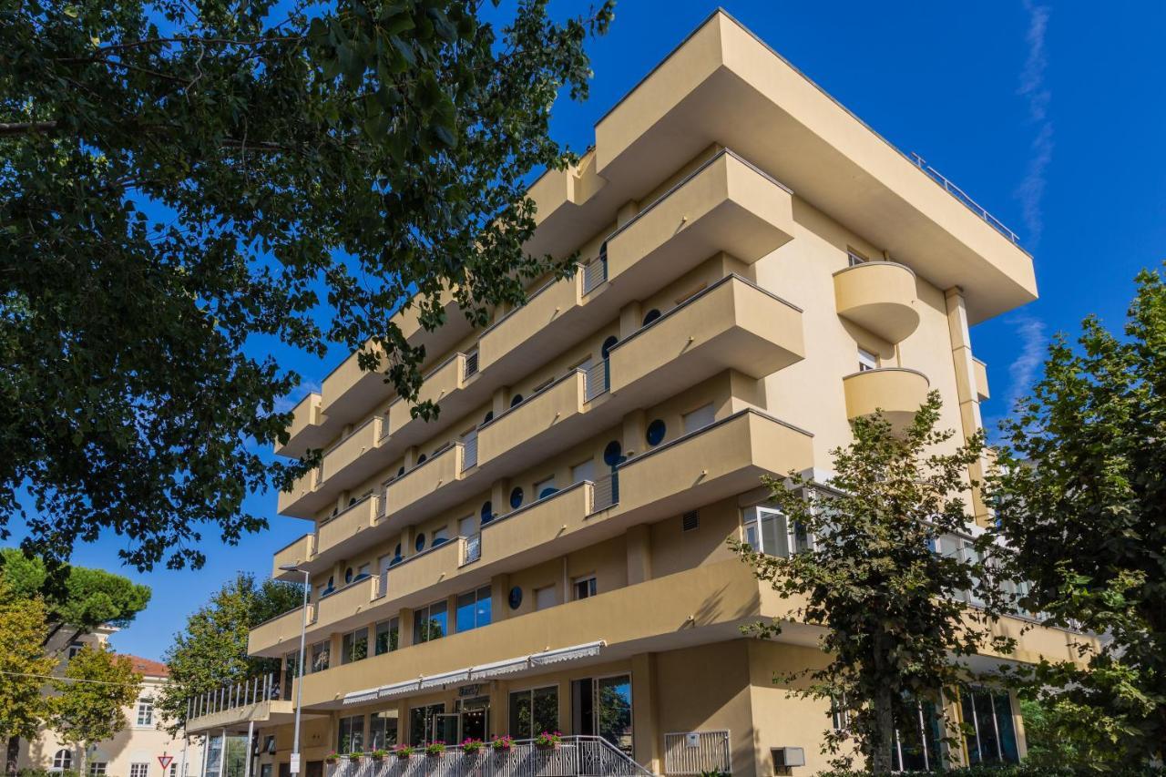 רימיני Hotel Beverly מראה חיצוני תמונה